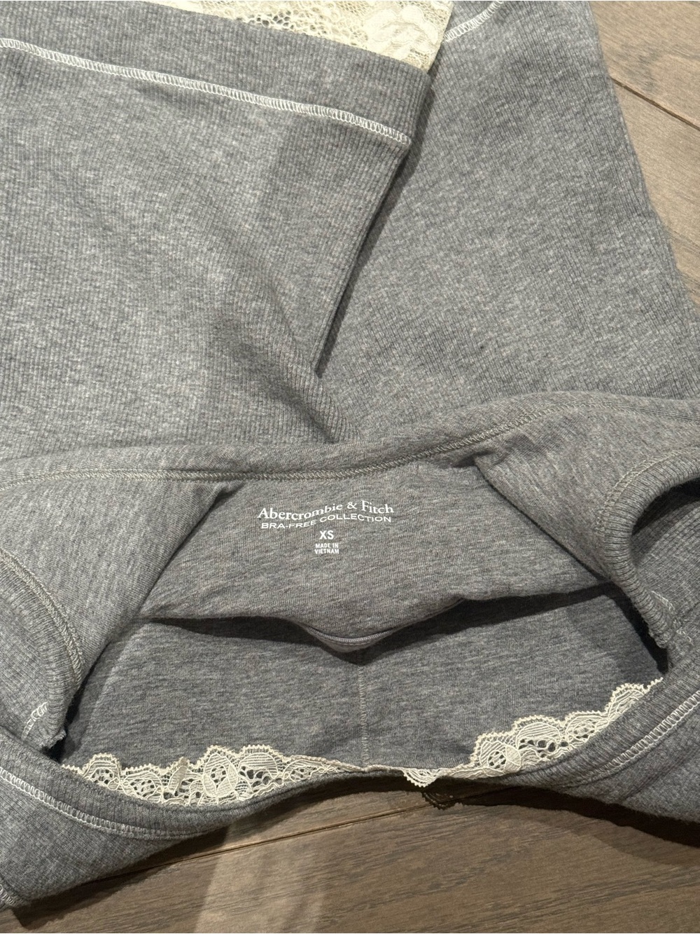 Abercrombie Bra-Free Lace-Trim Tank Top - Picture 3 of 4